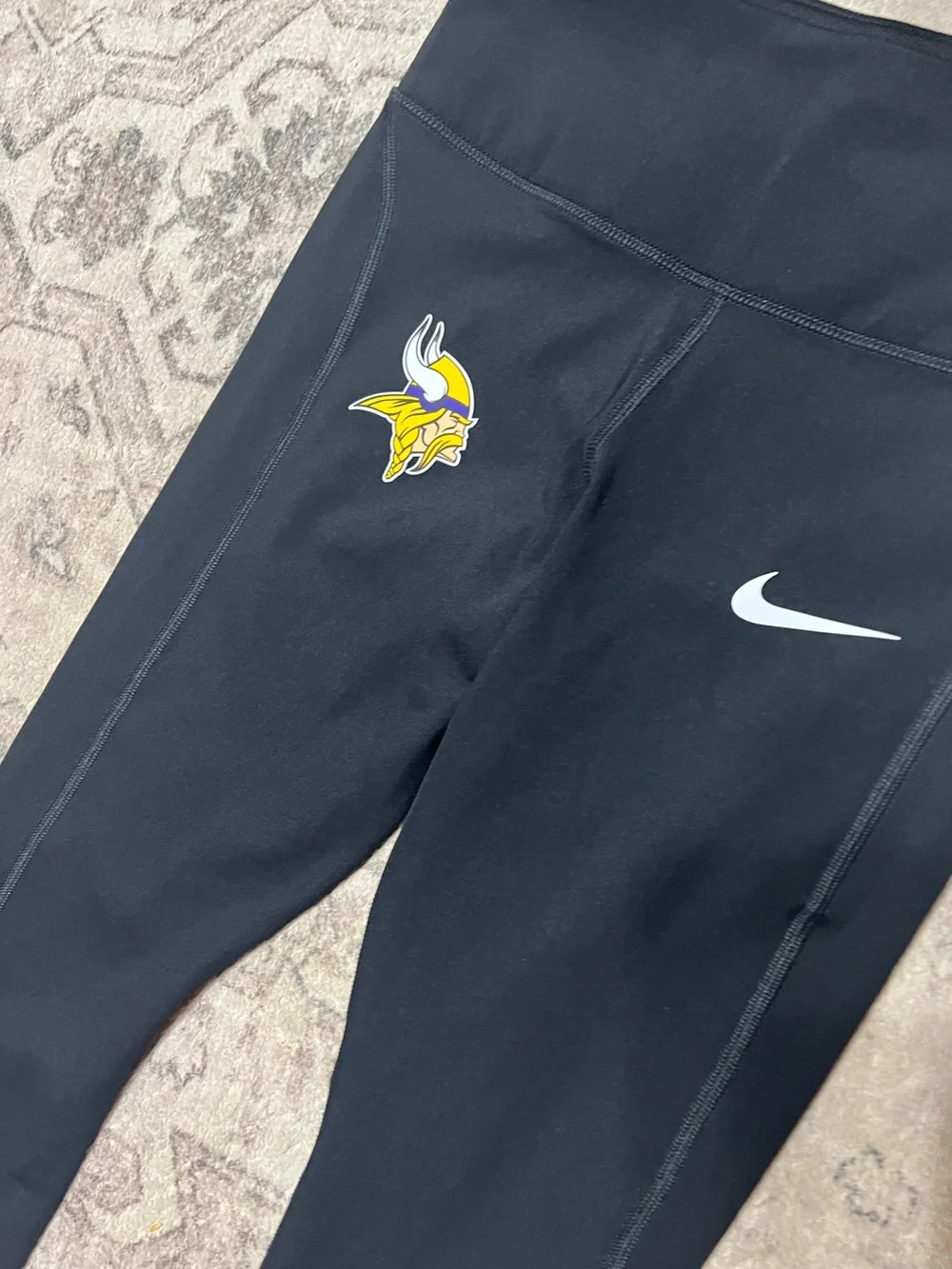 Minnesota Vikings Nike Dri-FIT Legging - Women’s Small